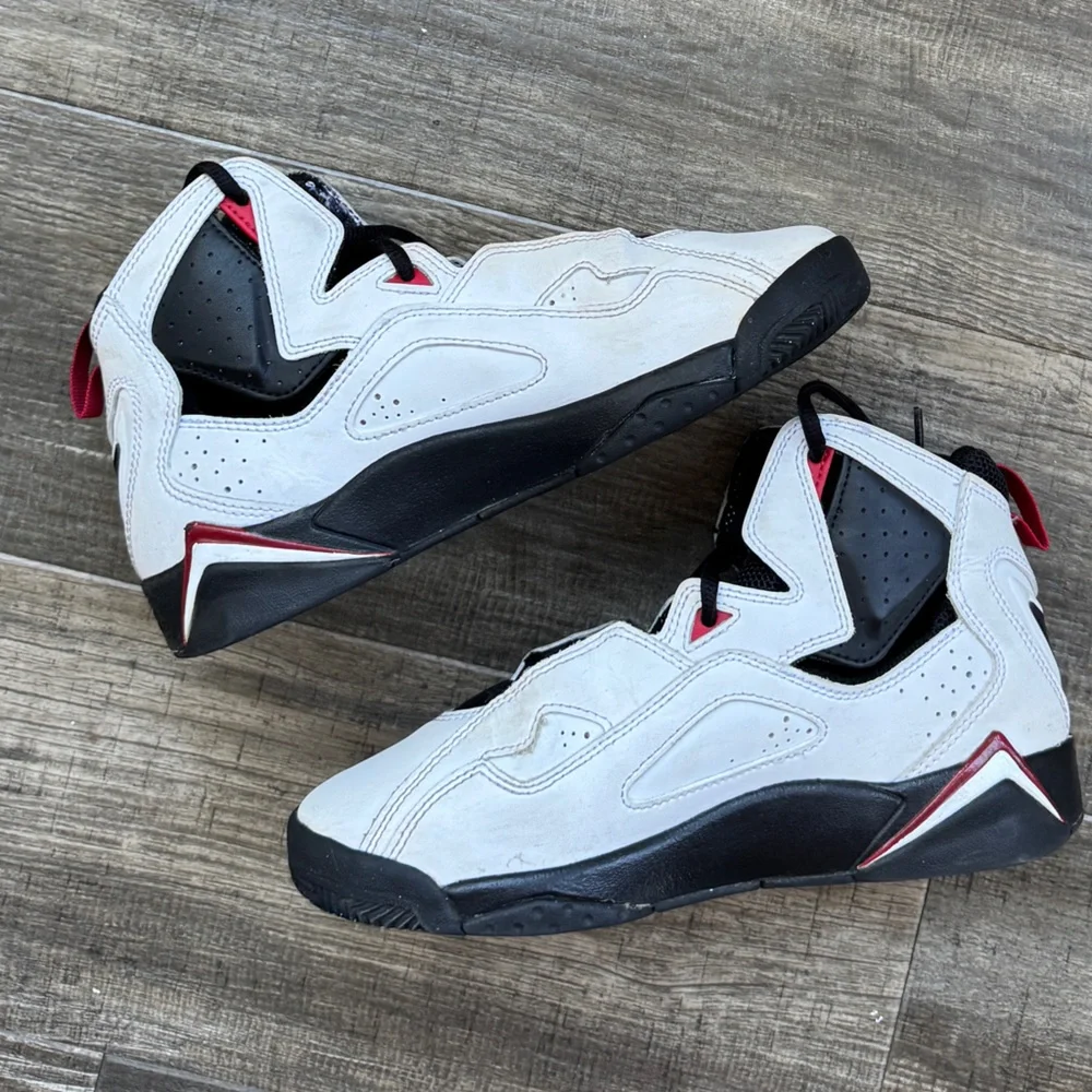 Jordan true flight white varsity red black 5 6.5